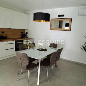 Vrsi - moderna vila od 170 m2 s bazenom!!