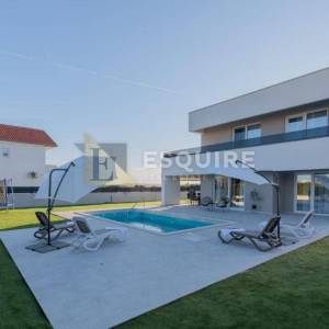 Vrsi - moderna vila od 170 m2 s bazenom!!
