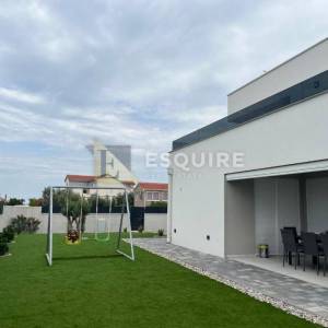 Vrsi - moderna vila od 170 m2 s bazenom!!