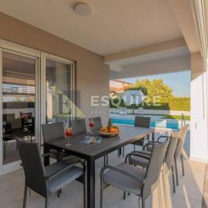 Vrsi - moderna vila od 170 m2 s bazenom!!