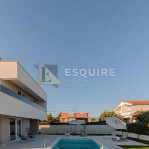 Vrsi - moderna vila od 170 m2 s bazenom!!
