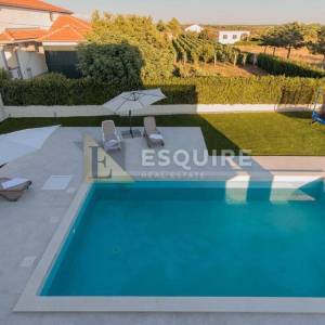 Vrsi - moderna vila od 170 m2 s bazenom!!