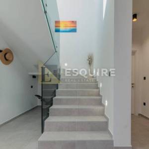 Vrsi - moderna vila od 170 m2 s bazenom!!