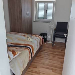 Vrsi – obiteljska kuća s dvije stambene jedinice!!