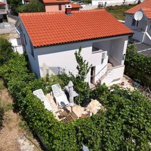 VRSI - Samostojeća katnica sa dvije stambene jedinice - 250m2