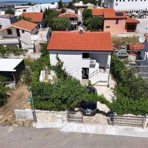VRSI - Samostojeća katnica sa dvije stambene jedinice - 250m2