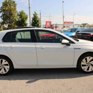 VW Golf VIII 1.5 TSi Style *PANORAMA, LED, NAVIGACIJA*
