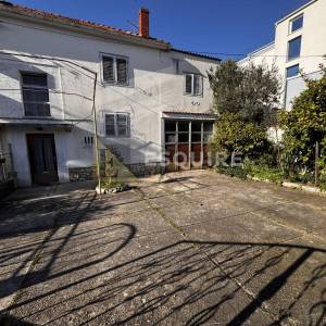 ZADAR-BORIK, duplex kuća na odličnoj lokaciji sa dva stana!!