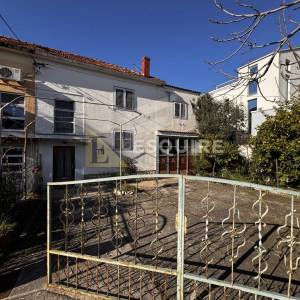 ZADAR-BORIK, duplex kuća na odličnoj lokaciji sa dva stana!!