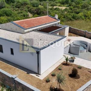 ZADAR - DEBELJAK Trosobna vila s bazenom - 145m2