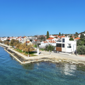 ZADAR - DIKLO - Četverosobna vila 1. red do mora - 150m2