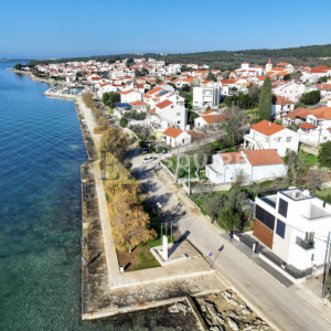 ZADAR - DIKLO - Četverosobna vila 1. red do mora - 150m2