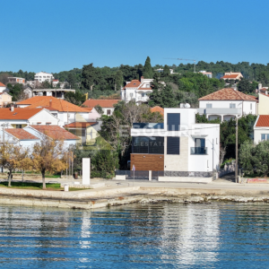 ZADAR - DIKLO - Četverosobna vila 1. red do mora - 150m2
