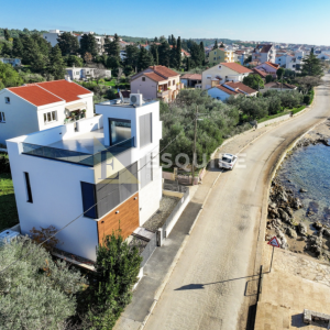 ZADAR - DIKLO - Četverosobna vila 1. red do mora - 150m2