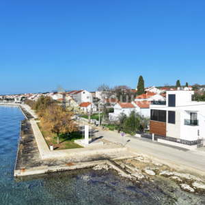 ZADAR - DIKLO - Četverosobna vila 1. red do mora - 150m2