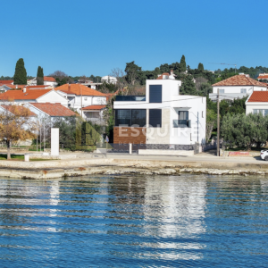 ZADAR - DIKLO - Četverosobna vila 1. red do mora - 150m2