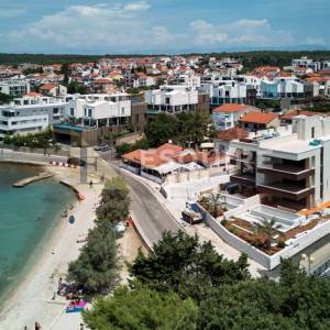 ZADAR - DIKLO - Dvosoban stan S2 u prizemlju s bazenom 1. red do mora - 166,25m2