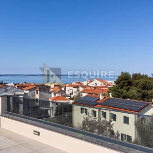 ZADAR - DIKLOVAC - Trosoban namješten stan s vrtom i krovnom terasom - 141m2