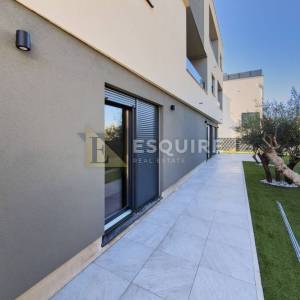 ZADAR - DIKLOVAC - Trosoban namješten stan s vrtom i krovnom terasom - 141m2
