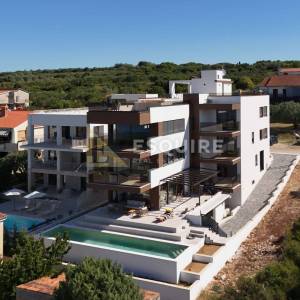 ZADAR - KOŽINO Luksuzan četverosoban penthouse S4 s grijanim bazenom na krovnoj terasi, 100m od mora - 265m2