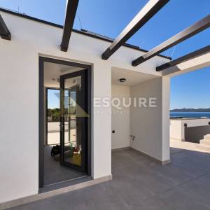 ZADAR - KOŽINO Luksuzan četverosoban penthouse S4 s grijanim bazenom na krovnoj terasi, 100m od mora - 265m2