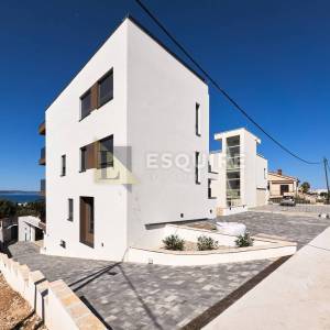 ZADAR - KOŽINO Luksuzan četverosoban penthouse S4 s grijanim bazenom na krovnoj terasi, 100m od mora - 265m2
