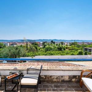 ZADAR - Kuća sa bazenom i pogledom na terenu od 1200m2