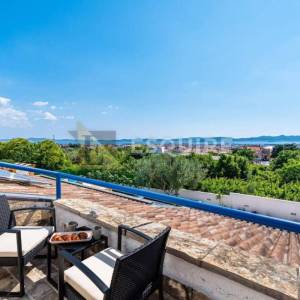 ZADAR - Kuća sa bazenom i pogledom na terenu od 1200m2