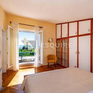 ZADAR - Kuća sa bazenom i pogledom na terenu od 1200m2