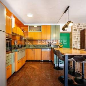 ZADAR - Kuća sa bazenom i pogledom na terenu od 1200m2