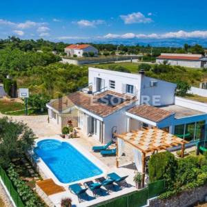 ZADAR - Kuća sa bazenom i pogledom na terenu od 1200m2