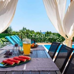 ZADAR - Kuća sa bazenom i pogledom na terenu od 1200m2