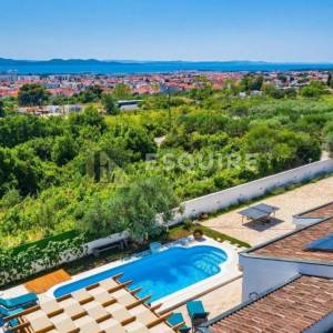 ZADAR - Kuća sa bazenom i pogledom na terenu od 1200m2