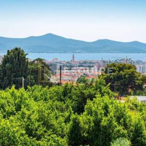 ZADAR - Kuća sa bazenom i pogledom na terenu od 1200m2
