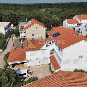 ZADAR-PETRČANE Apartmanska kuća s 5 apartmana i stanom