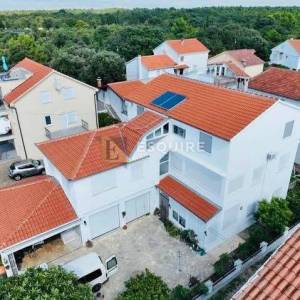 ZADAR-PETRČANE Apartmanska kuća s 5 apartmana i stanom