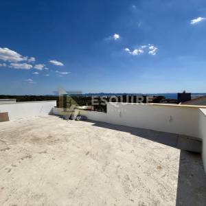 ZADAR – PETRČANE, Ekskluzivan penthouse S4 s krovnom terasom i panoramskim pogledom na more!!