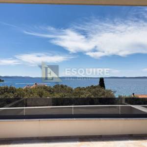 ZADAR - PETRČANE - Luksuzni trosobni dvoetažni apartman s krovnom terasom i pogledom na more!!