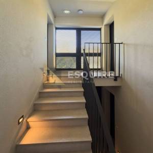 ZADAR - PETRČANE - Luksuzni trosobni dvoetažni apartman s krovnom terasom i pogledom na more!!