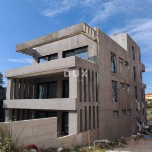ZADAR, PETRČANE - Zgrada visoki roh-bau s 3 stana na Punti radman!