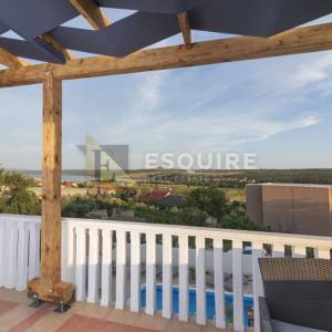 ZADAR - POSEDARJE Impozantna villa sa bazenom - 280m2