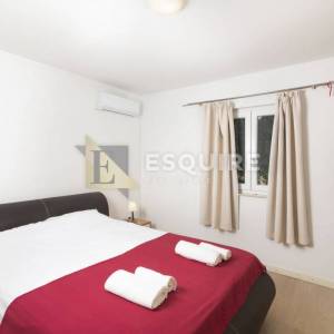 ZADAR - POSEDARJE Impozantna villa sa bazenom - 280m2