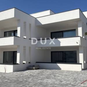 ZADAR, PRIVLAKA - Novogradnja u prizemlju 200 m od plaže! S1