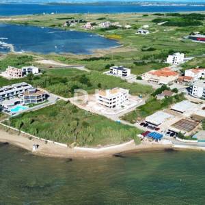 ZADAR, PRIVLAKA - Novogradnja 50 metara od pješčane plaže s pogledom na more! S4