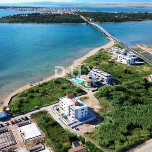 ZADAR, PRIVLAKA - Novogradnja 50 metara od mora s vrtom i pogledom na more! S1