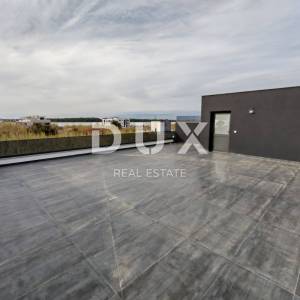 ZADAR, PRIVLAKA - Novogradnja! Vrhunski penthouse samo 140 metara od plaže s neodoljivim pogledom na more! S4