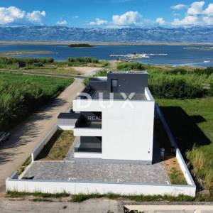 ZADAR, PRIVLAKA - Novogradnja! Vrhunski penthouse samo 140 metara od plaže s neodoljivim pogledom na more! S4