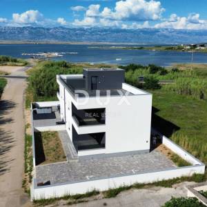 ZADAR, PRIVLAKA - Novogradnja! Vrhunski penthouse samo 140 metara od plaže s neodoljivim pogledom na more! S3