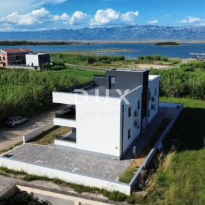 ZADAR, PRIVLAKA - Novogradnja! Vrhunski penthouse samo 140 metara od plaže s neodoljivim pogledom na more! S3