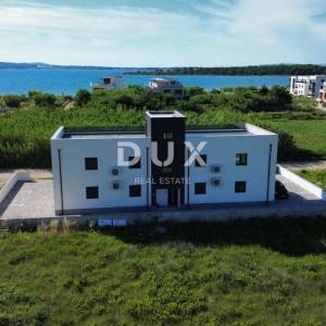 ZADAR, PRIVLAKA - Novogradnja! Vrhunski penthouse samo 140 metara od plaže s neodoljivim pogledom na more! S3